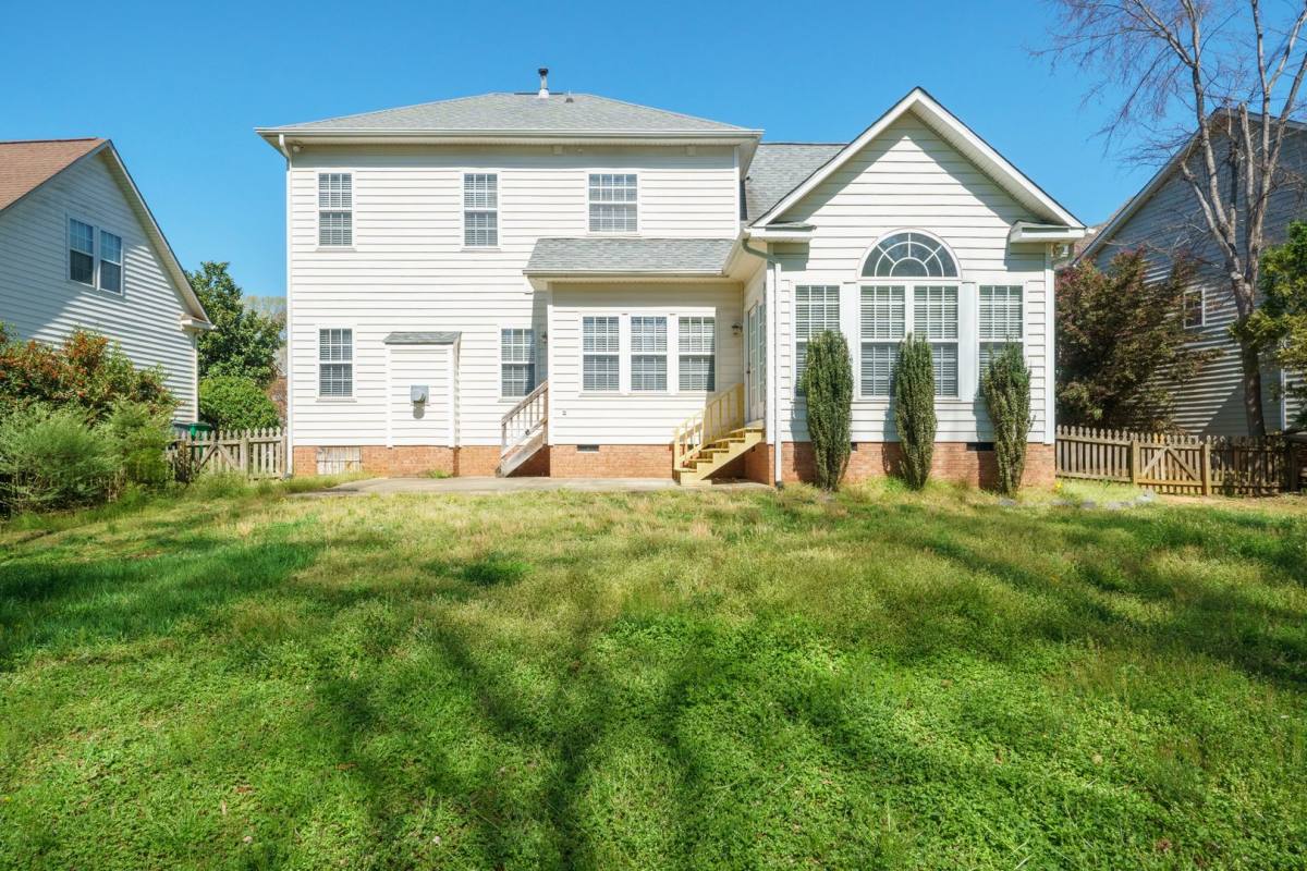 House for rent at 9718 Mitchell Glen Dr, Charlotte, NC 28277