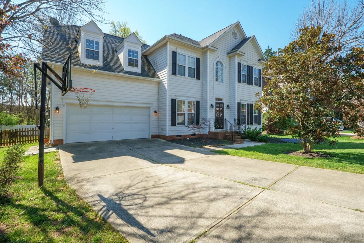 House for rent at 9718 Mitchell Glen Dr, Charlotte, NC 28277