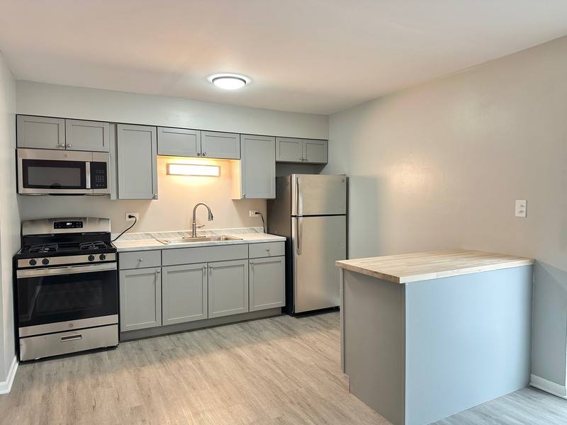 Townhouse for rent at 1715 E Roosevelt Rd #1, Wheaton, IL 60187