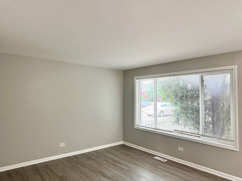 Townhouse for rent at 1715 E Roosevelt Rd #1, Wheaton, IL 60187