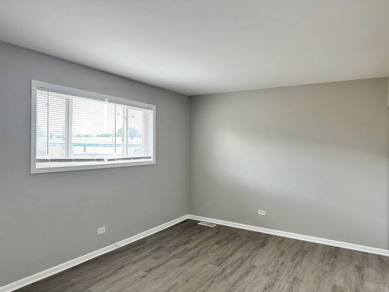 Townhouse for rent at 1715 E Roosevelt Rd #1, Wheaton, IL 60187