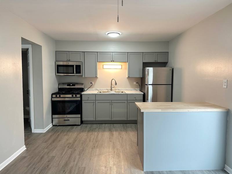 Townhouse for rent at 1715 E Roosevelt Rd #1, Wheaton, IL 60187
