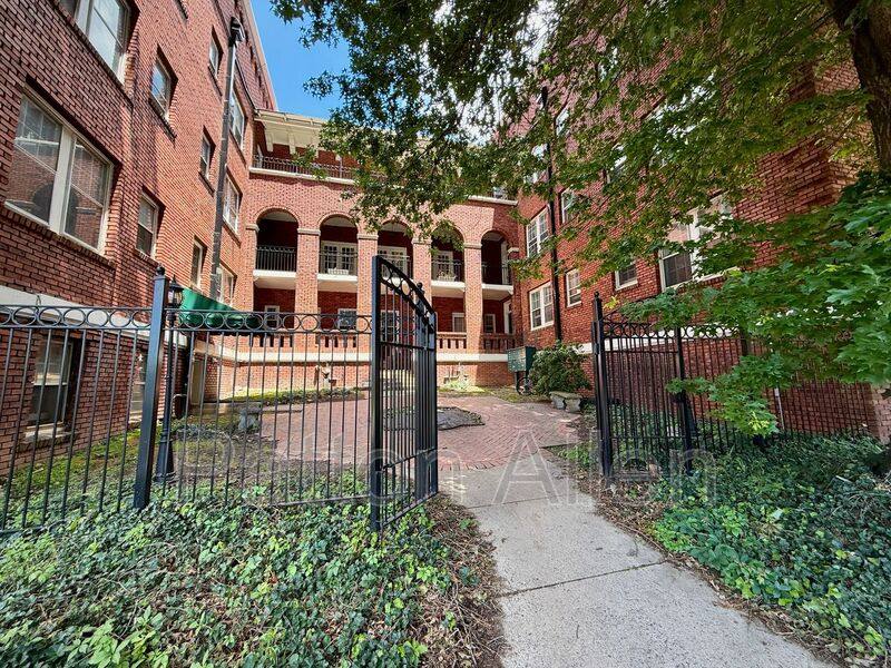 Apartment for rent at 116 E Chestnut St #24, Asheville, NC 28801