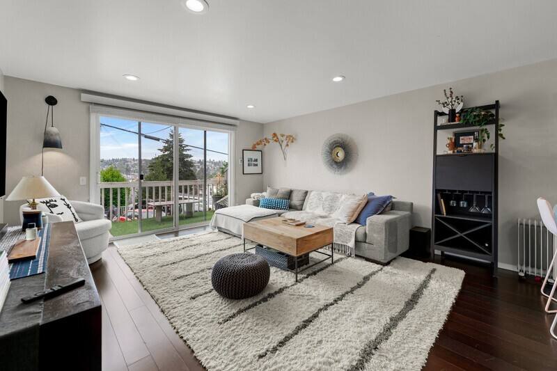 Apartment for rent at 716 1 2 W Argand St, Seattle, WA 98119