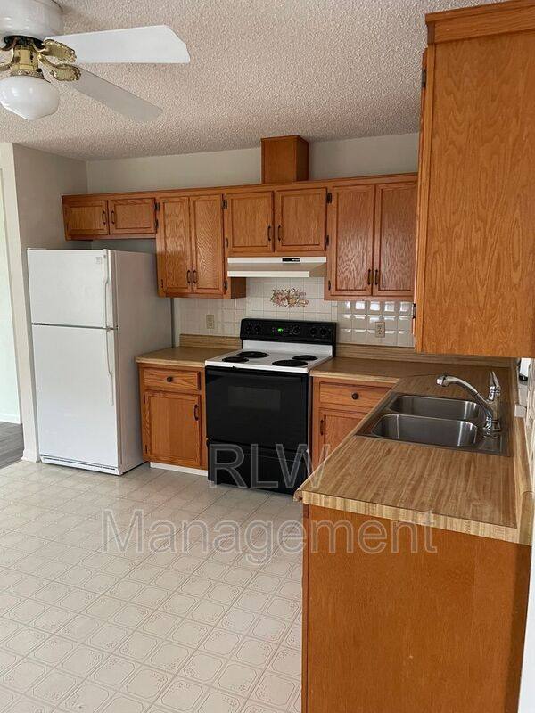 House for rent at 44 S Kentucky Ave, Umatilla, FL 32784