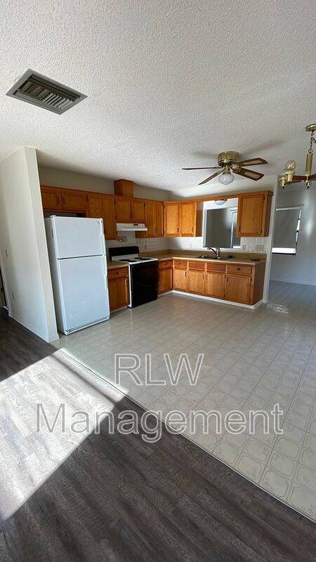 House for rent at 44 S Kentucky Ave, Umatilla, FL 32784