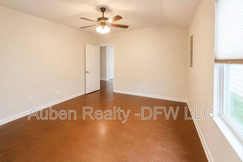 Apartment for rent at 2310 S 3rd St #B, Waco, TX 76706