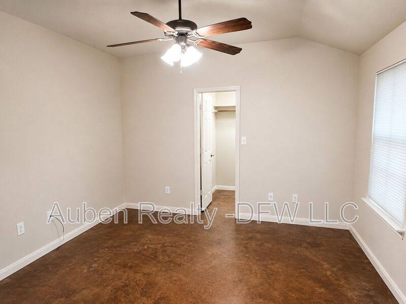 Apartment for rent at 2308 S 3rd St #A, Waco, TX 76707