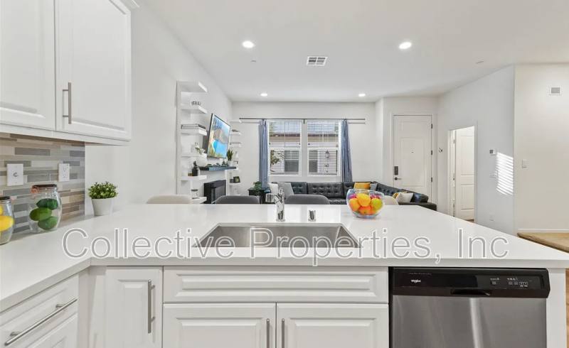 Townhouse for rent at 1925 Plaza Topacio #127, Chula Vista, CA 91913