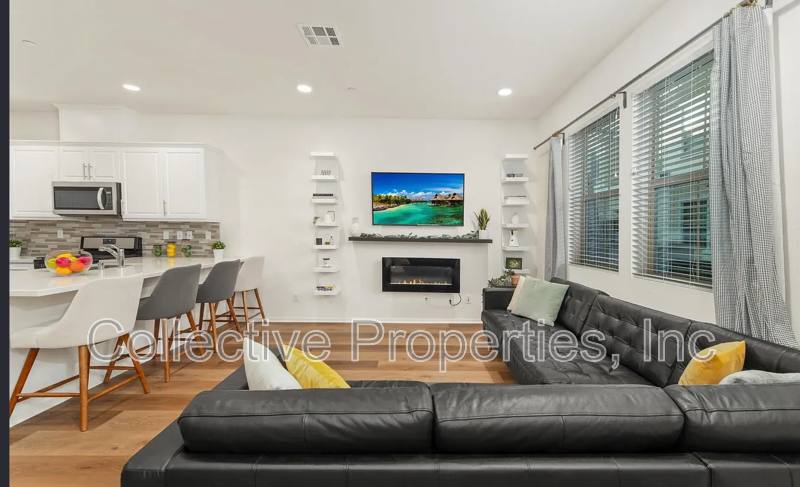 Townhouse for rent at 1925 Plaza Topacio #127, Chula Vista, CA 91913