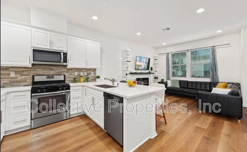 Townhouse for rent at 1925 Plaza Topacio #127, Chula Vista, CA 91913
