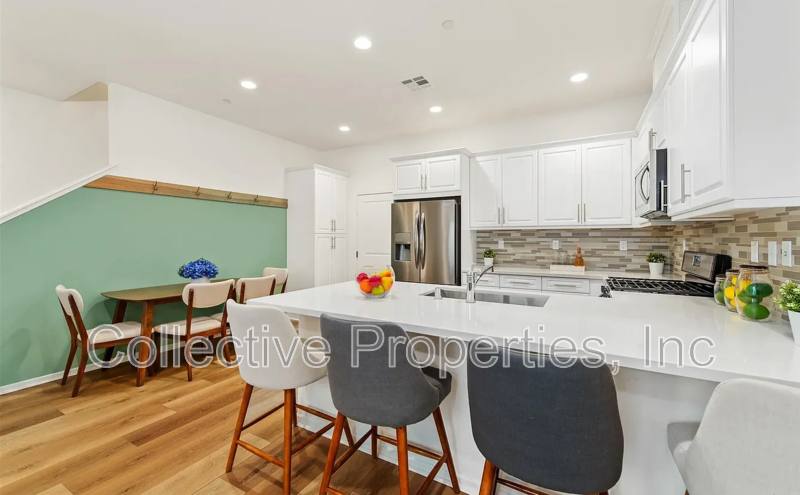 Townhouse for rent at 1925 Plaza Topacio #127, Chula Vista, CA 91913