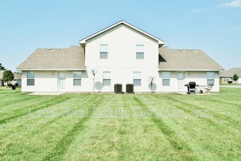 Apartment for rent at 1031 NW Willow Dr, Grain Valley, MO 64029
