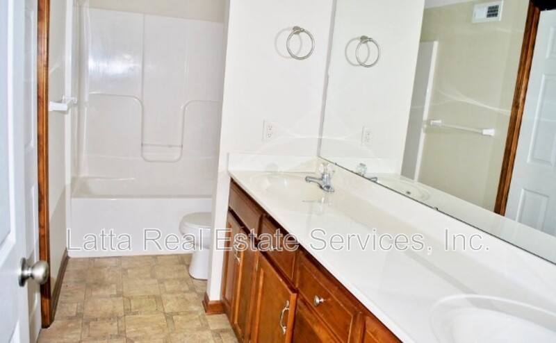 Apartment for rent at 1031 NW Willow Dr, Grain Valley, MO 64029