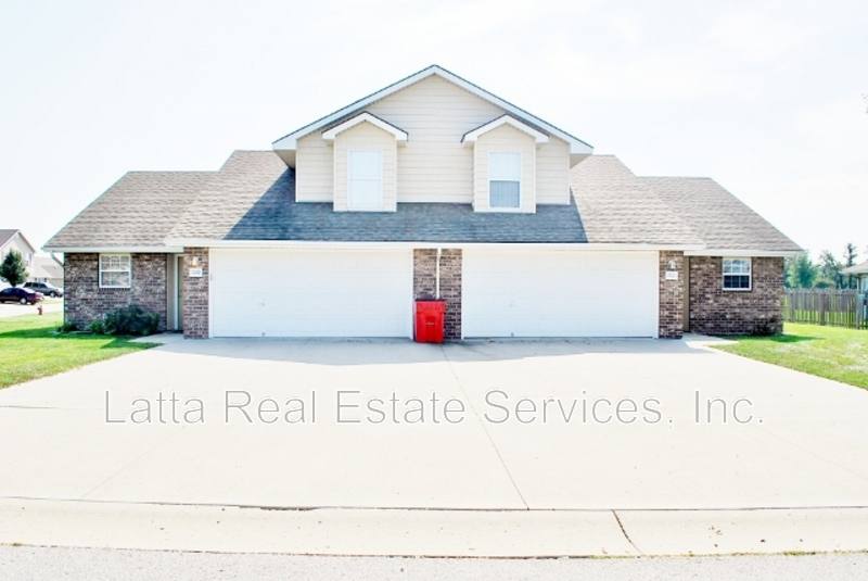 Apartment for rent at 1031 NW Willow Dr, Grain Valley, MO 64029