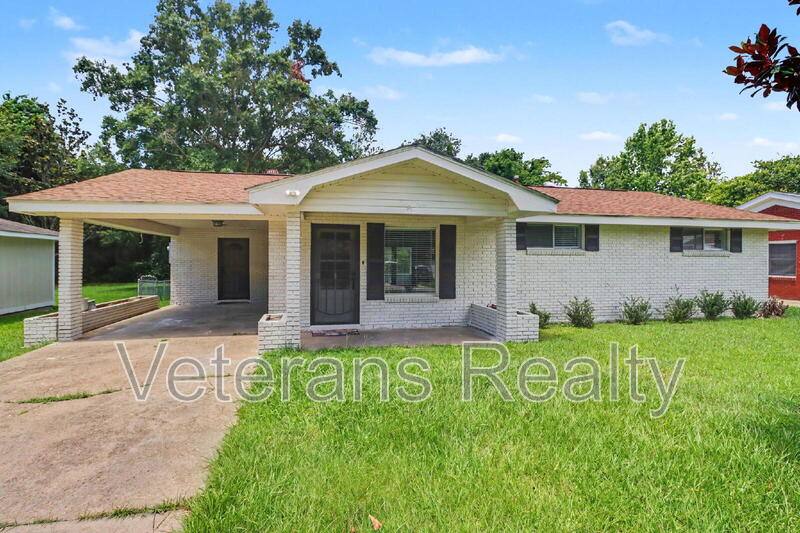 House for rent at 111 Valentine Dr, Long Beach, MS 39560