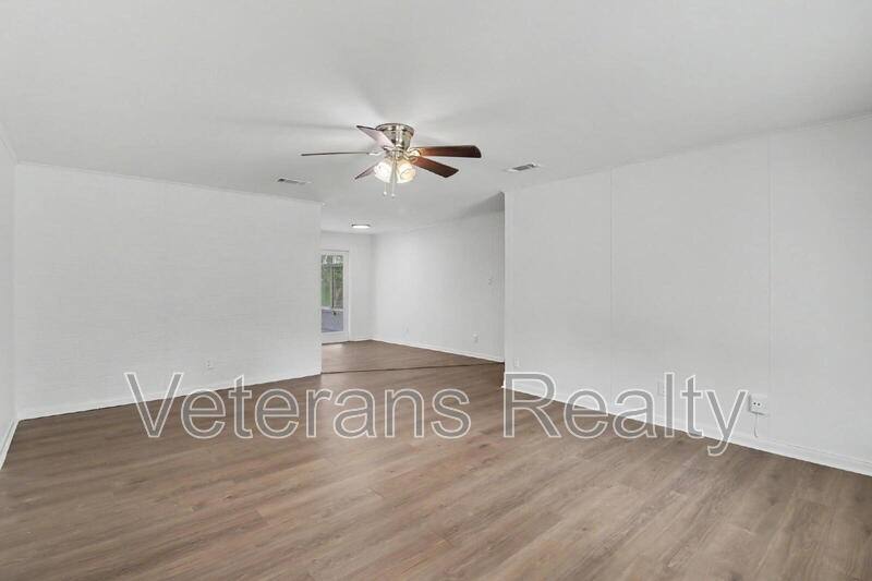 House for rent at 111 Valentine Dr, Long Beach, MS 39560