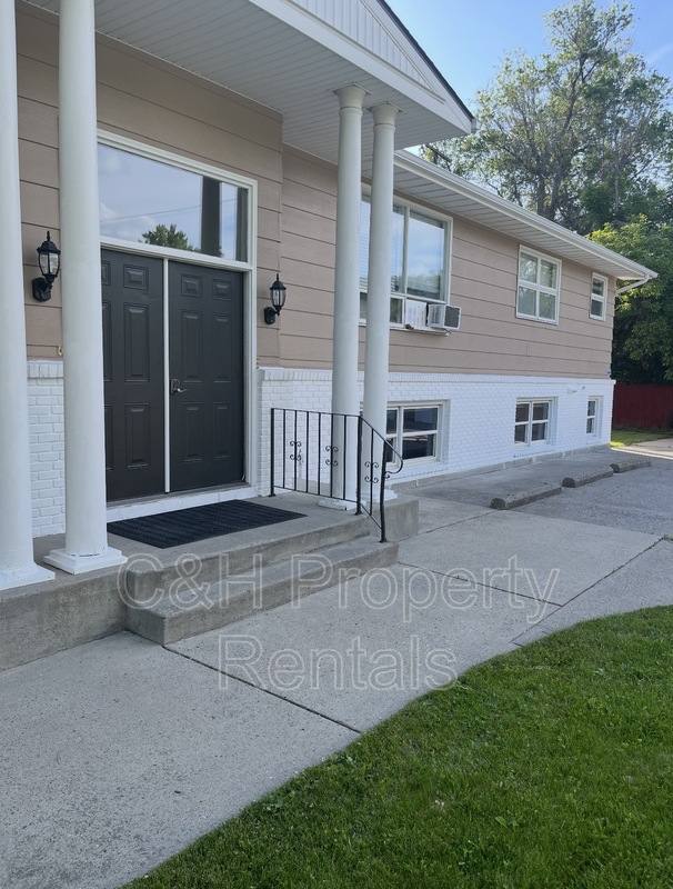 Apartment for rent at 2119 8th Ave N #3, Billings, MT 59101