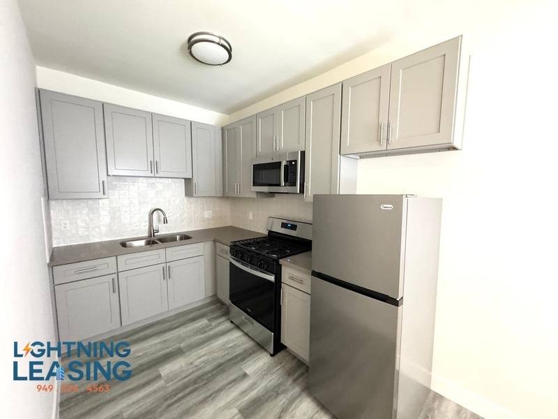 Apartment for rent at 400 N Coronado St #105, Los Angeles, CA 90026
