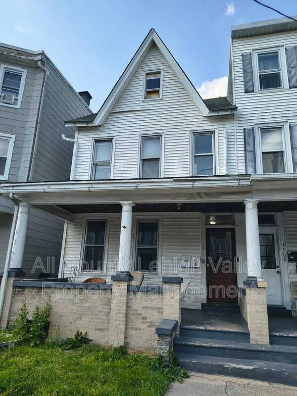 Apartment for rent at 1507 Washington St, Easton, PA 18042