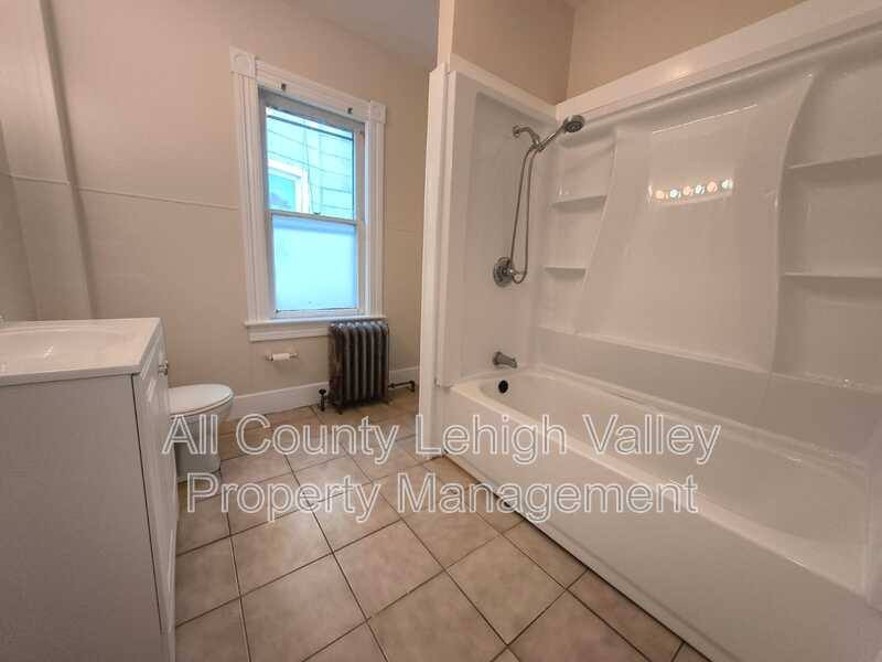 Apartment for rent at 1507 Washington St, Easton, PA 18042