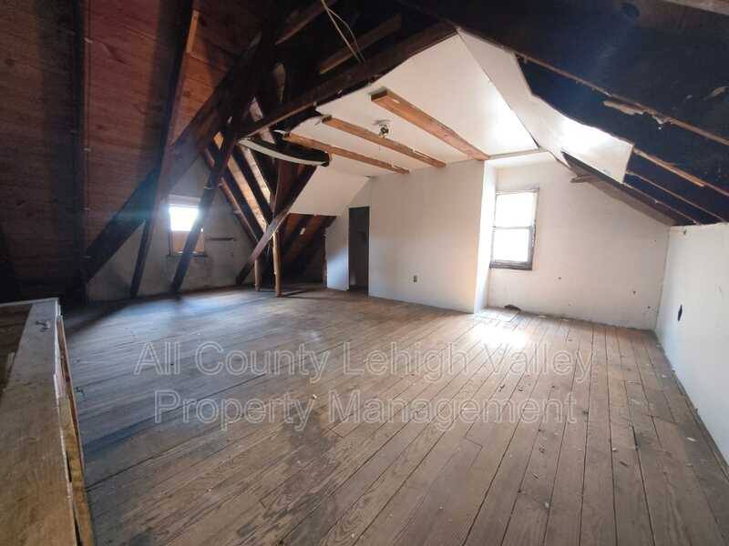 Apartment for rent at 1507 Washington St, Easton, PA 18042