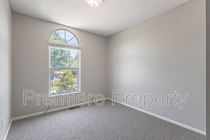 House for rent at 7408 N Atkins Ave, Kansas City, MO 64152