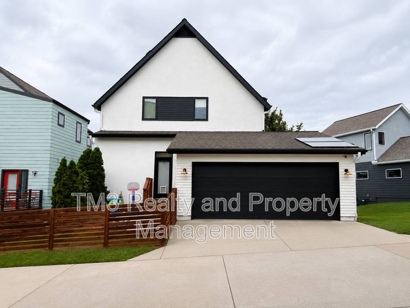 House for rent at 2436 Forest Ave, Kansas City, MO 64108