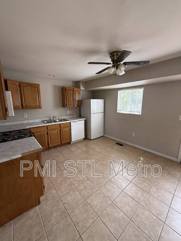House for rent at 10515 Renfrew Dr, Saint Louis, MO 63137