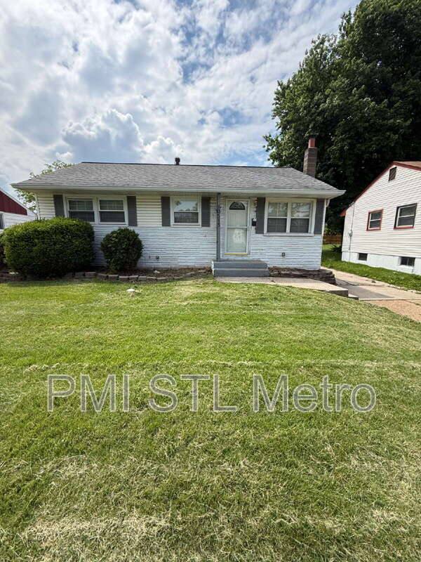 House for rent at 10515 Renfrew Dr, Saint Louis, MO 63137