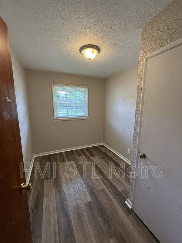 House for rent at 10515 Renfrew Dr, Saint Louis, MO 63137