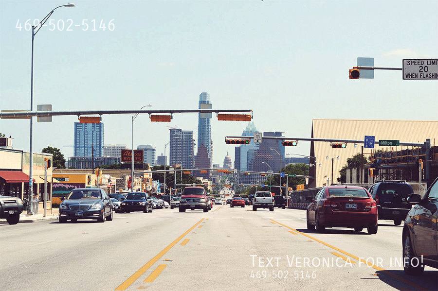 Apartment for rent at 1100 S Lamar Blvd, Austin, TX 78704