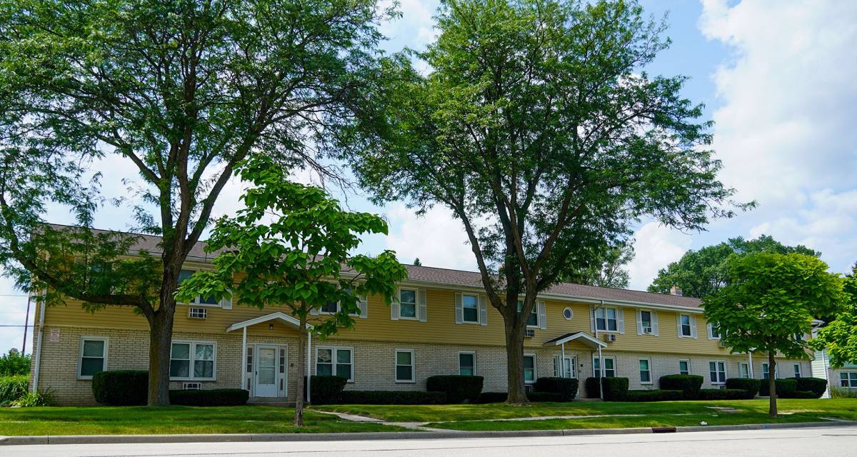 Apartment for rent at 1400-1404-1408 Eder Lane, West Bend, WI 53095