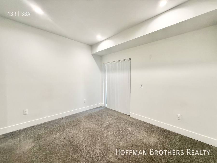 Townhouse for rent at 6905 Ben Ave #102, North Hollywood, CA 91605