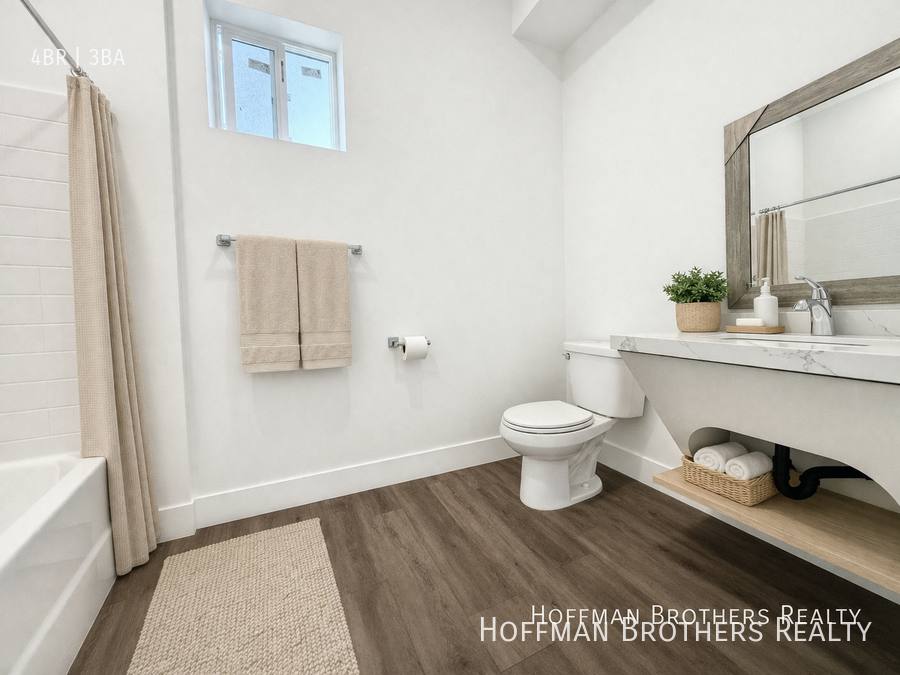 Townhouse for rent at 6905 Ben Ave #102, North Hollywood, CA 91605