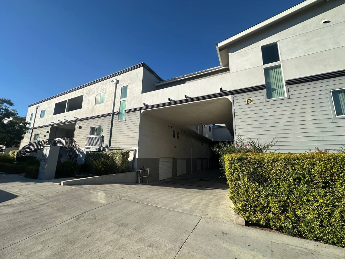 Townhouse for rent at 15121 Rayen St, North Hills, CA 91343