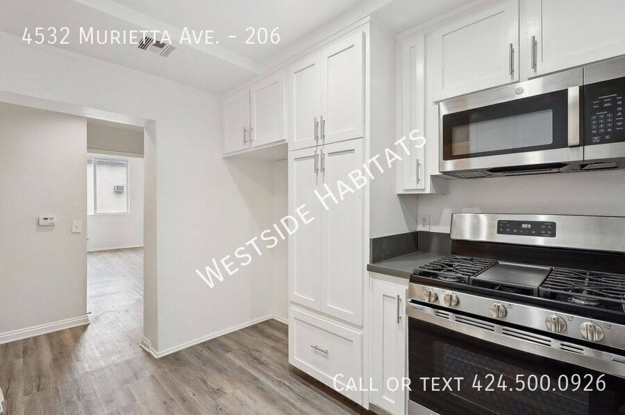Apartment for rent at 4532 Murietta Ave, Sherman Oaks, CA 91423