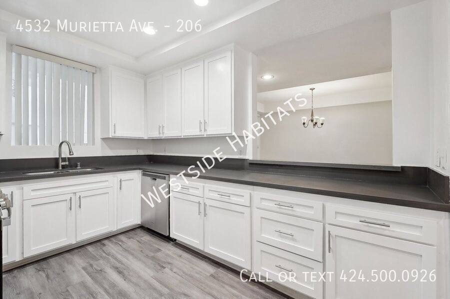 Apartment for rent at 4532 Murietta Ave, Sherman Oaks, CA 91423