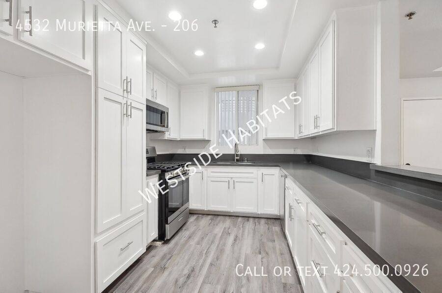 Apartment for rent at 4532 Murietta Ave, Sherman Oaks, CA 91423