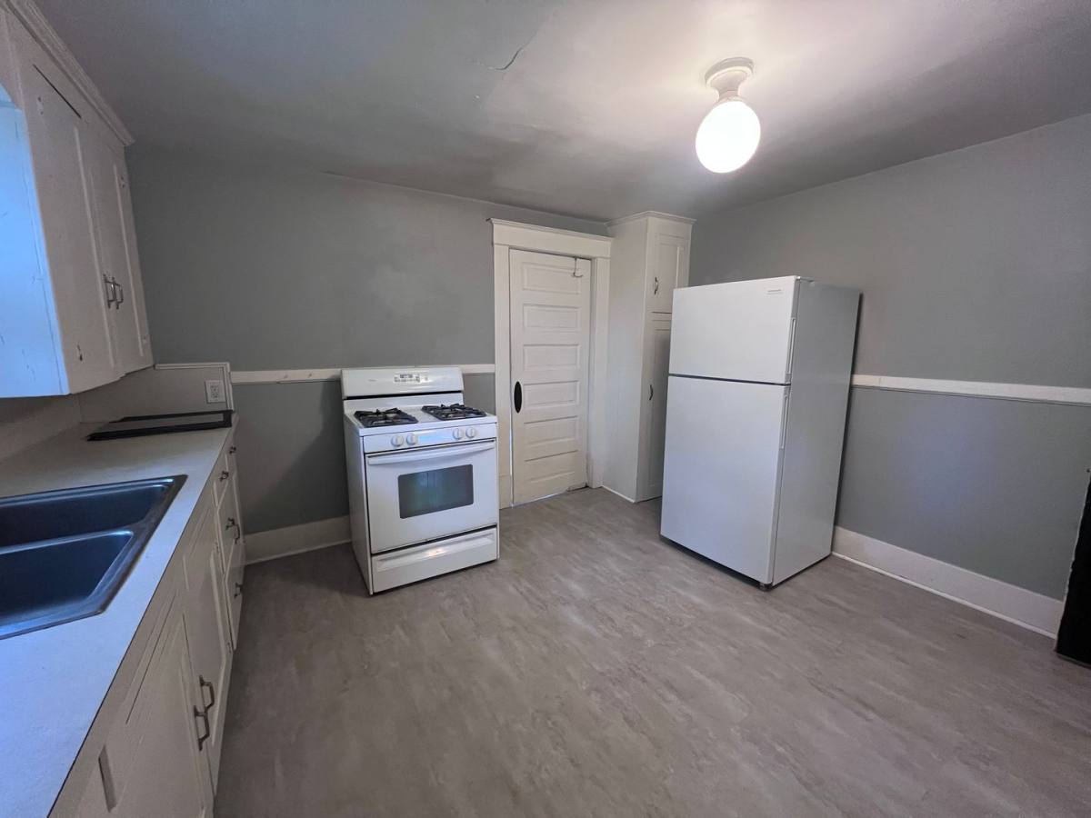 Townhouse for rent at 254 Warren Ave SE, Grand Rapids, MI 49506