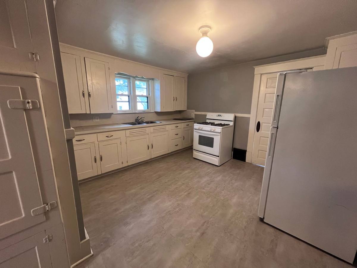 Townhouse for rent at 254 Warren Ave SE, Grand Rapids, MI 49506