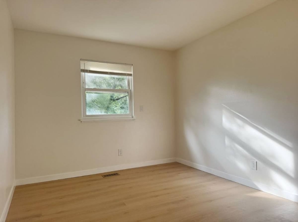 Apartment for rent at 808-810 N Fairlawn Court, Evansville, IN 47711