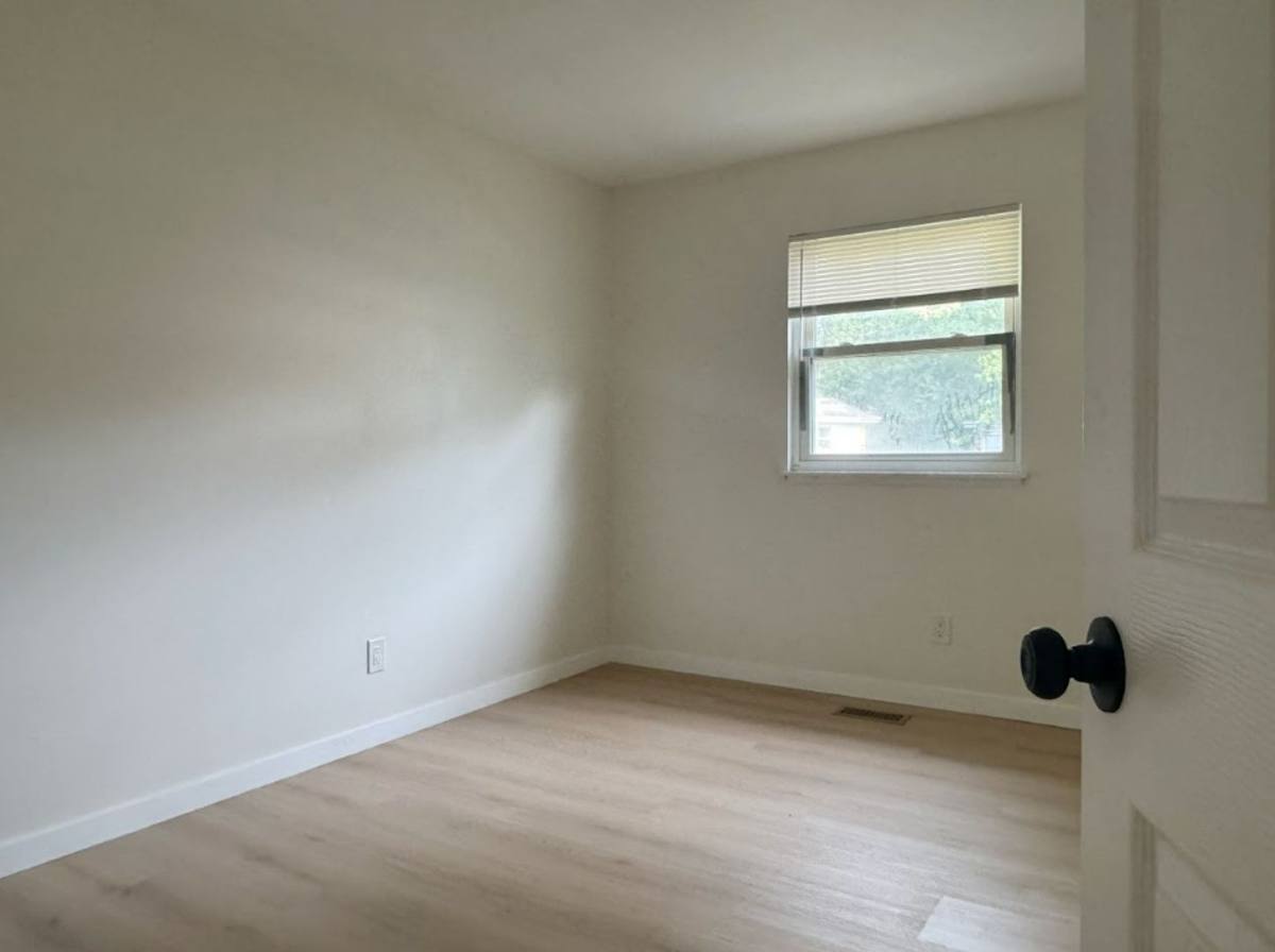 Apartment for rent at 808-810 N Fairlawn Court, Evansville, IN 47711