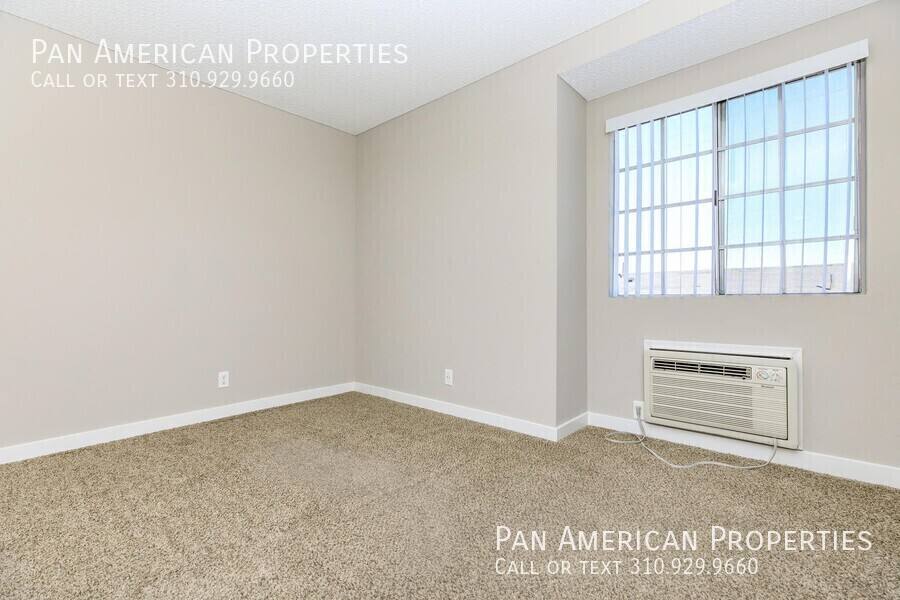 Townhouse for rent at 15716 Saticoy St, Van Nuys, CA 91406