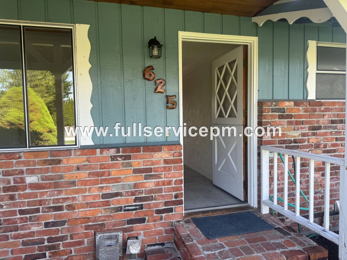 Townhouse for rent at 625 Ave B, Snohomish, WA 98290