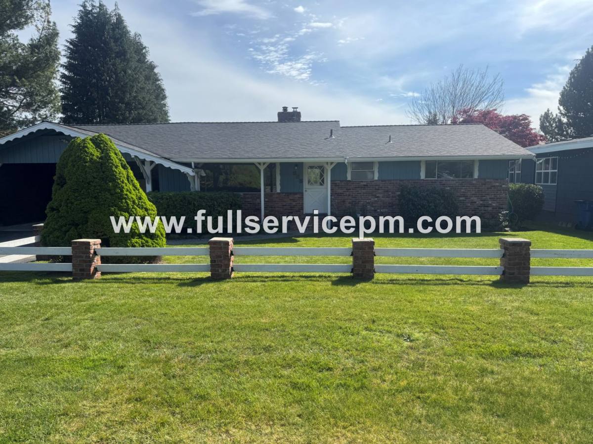 Townhouse for rent at 625 Ave B, Snohomish, WA 98290