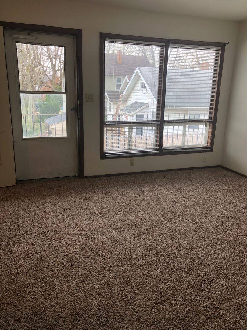 Apartment for rent at 1553 E Ave NE, Cedar Rapids, IA 52402