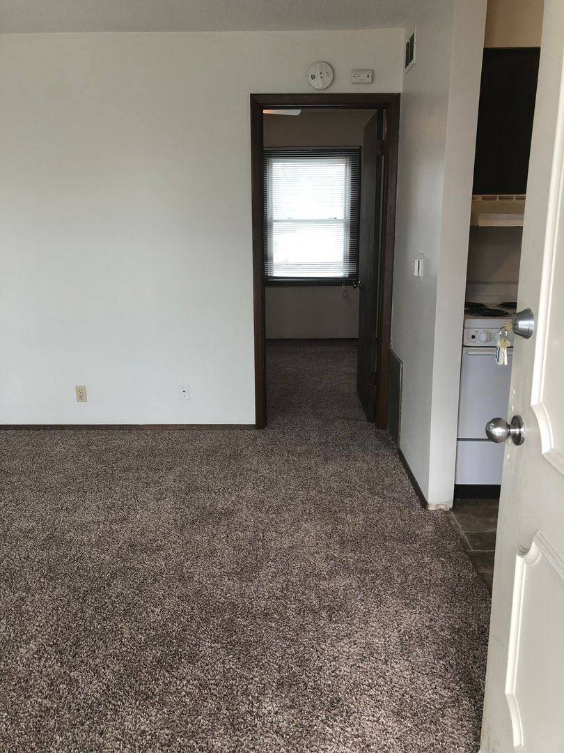 Apartment for rent at 1553 E Ave NE, Cedar Rapids, IA 52402