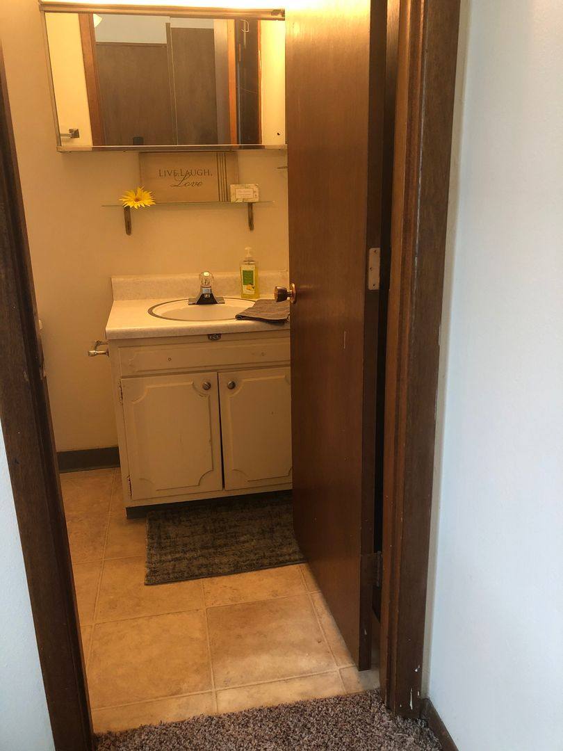 1553 E Ave NE, Cedar Rapids, IA 52402 - Apartment for Rent
