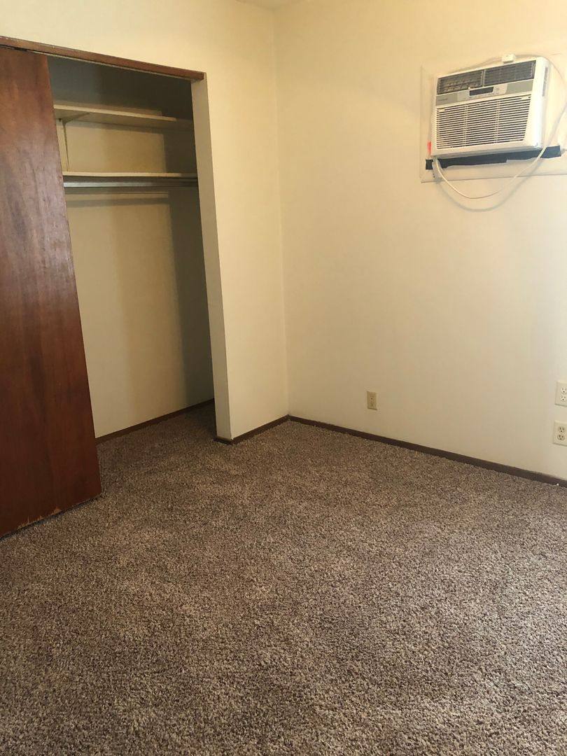Apartment for rent at 1553 E Ave NE, Cedar Rapids, IA 52402
